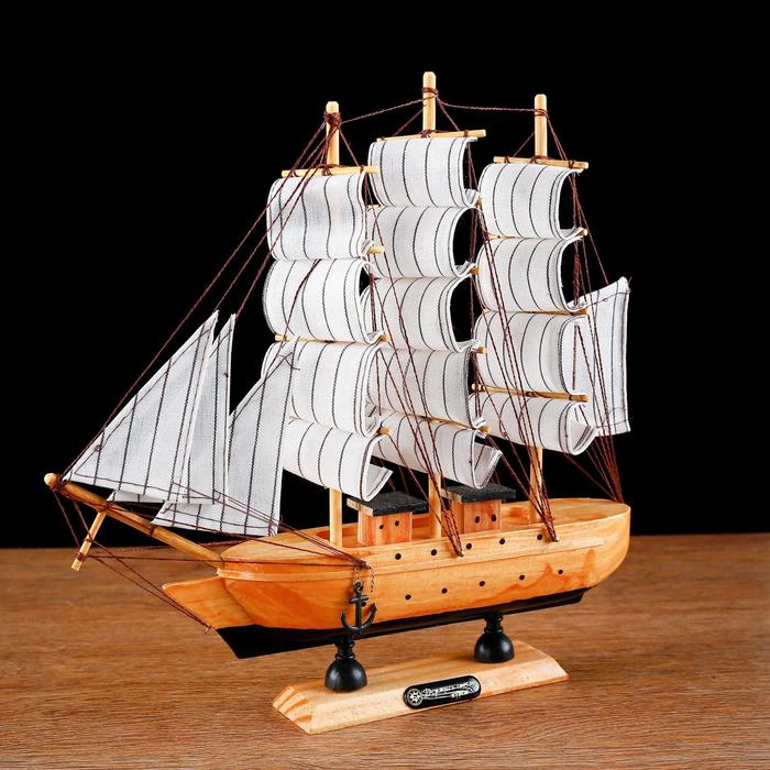 Корабль сувенирный средний «Глиндер», борт светлое дерево, паруса белые, 30х7х30 см - фото 1896487929