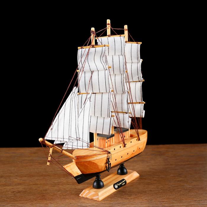 Корабль сувенирный средний «Глиндер», борт светлое дерево, паруса белые, 30х7х30 см - фото 1896487930