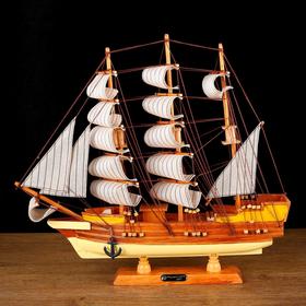 Корабль сувенирный средний «Диана», светлое дерево, паруса бежевые, 10x50x45 см