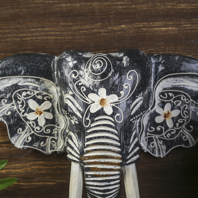 Сувенир «Голова слона», 30×30×11 см, дерево