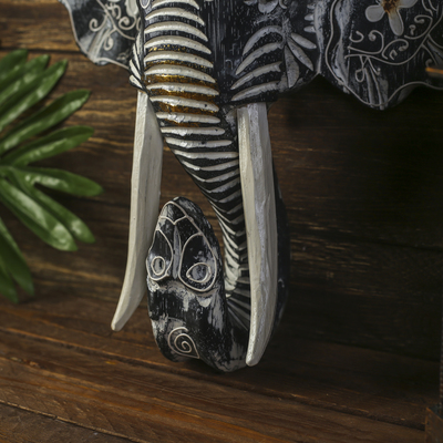 Сувенир «Голова слона», 30×30×11 см, дерево