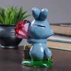 Копилка "Кролик с букетом роз" 9х11х17см - Фото 7
