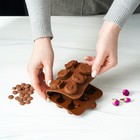 Форма для конфет и шоколада Доляна «Животные. Любовь», силикон, 20.6×10.5×1.4 см, 15 ячеек, коричневая - Фото 10