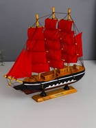 Сувенирная модель корабля «Флора», борта чёрные с белой полосой, паруса алые, 32×6.5×31 см - Фото 5