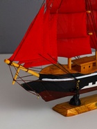 Сувенирная модель корабля «Флора», борта чёрные с белой полосой, паруса алые, 32×6.5×31 см - Фото 6