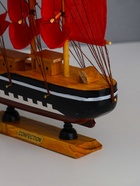 Сувенирная модель корабля «Флора», борта чёрные с белой полосой, паруса алые, 32×6.5×31 см - Фото 9