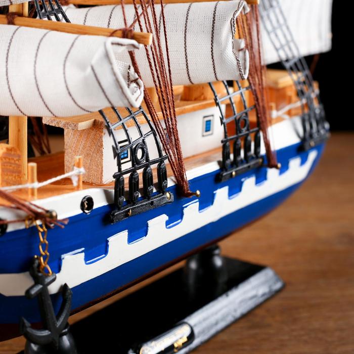 Корабль сувенирный средний «Корсика», борта синие с белой полосой, паруса белые, 43х8,5х37 см - фото 1896488204