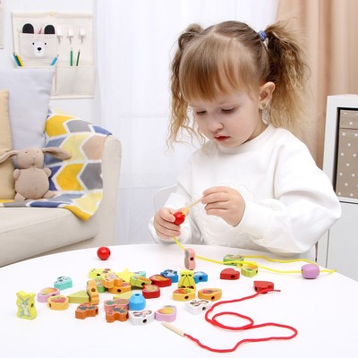 Шнуровка в банке 40 деталей «Цветы, фигуры, сердца», 2 иглы дерев, 2 шнурка, шнурок 90 см, МИКС