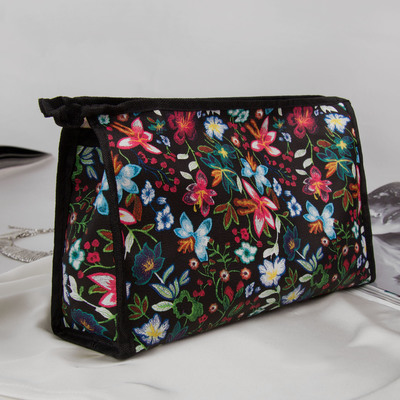 Косметичка треугольная, отдел на молнии, цвет чёрный