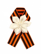 Значок с лентой и белым цветком на День Победы «9 Мая» - Фото 3