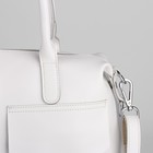 Сумка женская, отдел на молнии, 3 наружных кармана, длинный ремень, цвет белый - Фото 4
