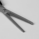 Ножницы парикмахерские филировочные с упором, лезвие 5,5 см, цвет чёрный/серебряный - Фото 3