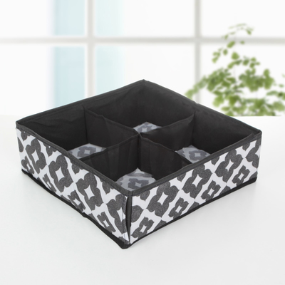 Органайзер для хранения белья Доляна «Вензель», 4 отделения, 29×29×10 см, цвет чёрно-белый