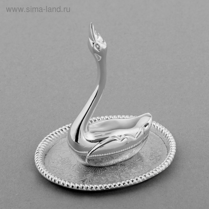 Изящная фигура лебедь из металла
