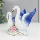 Сувенир "2 лебедя бело-синие с цветком" 10х10 см - Фото 3