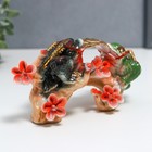 Нэцке керамика "Две жабы на ветке сакуры" 8х6,5х16 см - фото 8216650