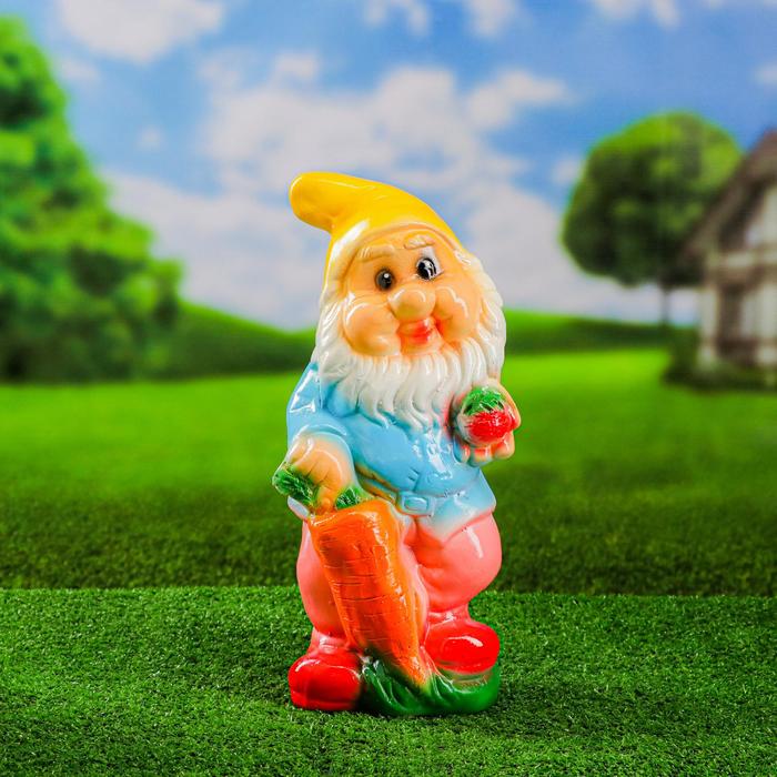 Садовая фигура "Гном с морковкой" 36см - Фото 1