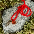 Браслет-оберег "Красная нить. Мышка с шариком" с подвеской, тёмный янтарь - Фото 1