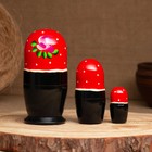 Матрёшка дерево «Земляничка», красный платок, 3 кукольная, 10-12 см - Фото 2