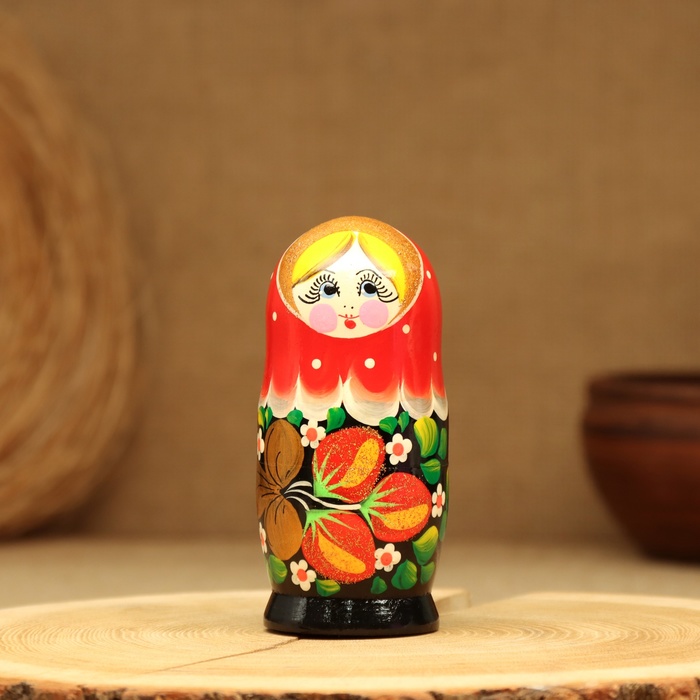 Матрёшка «Земляничка», красный платок, 3 кукольная, 10-12 см - фото 1890748233
