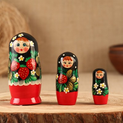 Матрёшка дерево «Земляничка жёлтое платье», 3 кукольная, 10 см