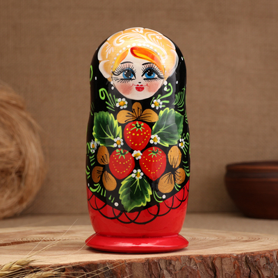 Матрёшка «Земляничка», красное платье, 5 кукольная, 15 см
