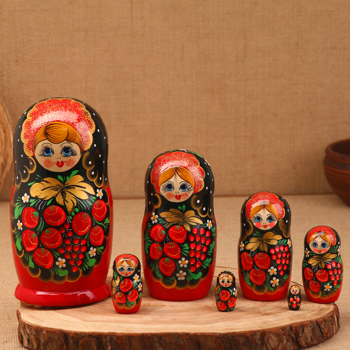 Матрёшка «Ягодка», черный платок, 7-кукольная, 22 см - Фото 1