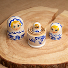 Матрёшка дерево «Гжель», белое платье, 3 кукольная, 9 см - Фото 4