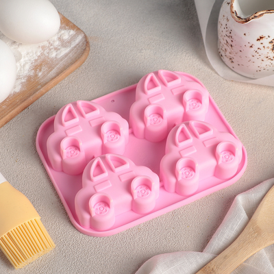 Форма силиконовая для выпечки Доляна «Машина», 15×12 см, 4 ячейки (6,6×4,4 см), цвет МИКС