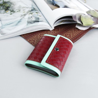 Визитница, 26 листов, отдел на клапане, цвет красный