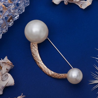 Булавка «Полумесяц», цвет белый в золоте