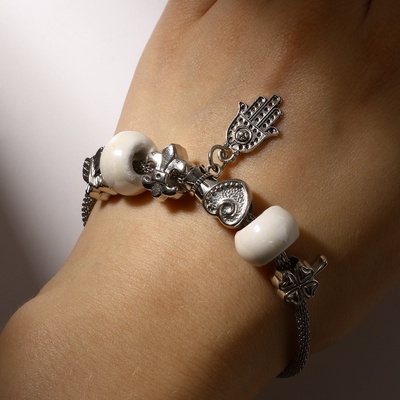 Браслет «Марджери» рука хамса, белый в серебре, L=19 см