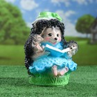 Садовая фигура "Ежиха с книжкой" 25х17см - Фото 4