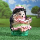 Садовая фигура "Ежиха с книжкой" 25х17см - фото 24107314