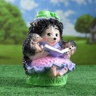 Садовая фигура "Ежиха с книжкой" 25х17см - Фото 6