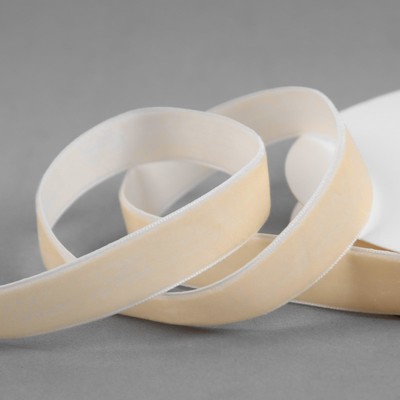 Лента бархатная, 15 мм, 18 ± 1 м, цвет молочный №04