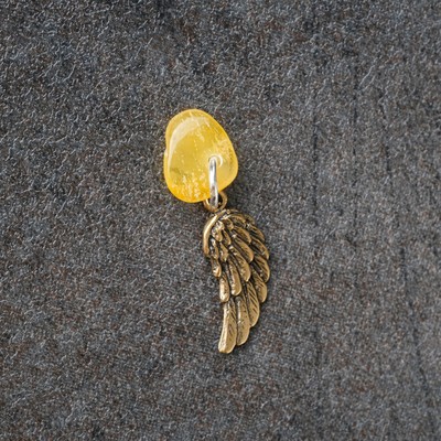 Брелок-талисман "Крылья", натуральный янтарь