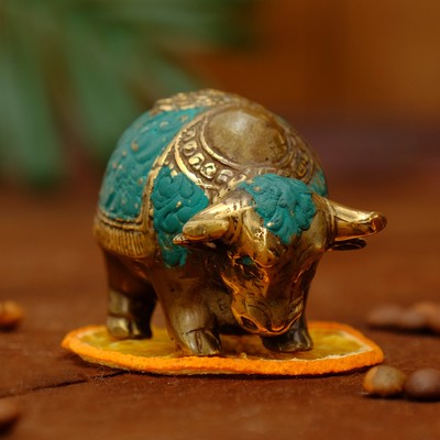 Сувенир «Бычок», 6.5×4×4.5 см, бронза