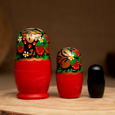 Матрёшка деревянная «Хохлома чёрный платок», 3 кукольная, 9 см