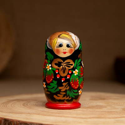 Матрёшка деревянная «Хохлома чёрный платок», 3 кукольная, 9 см