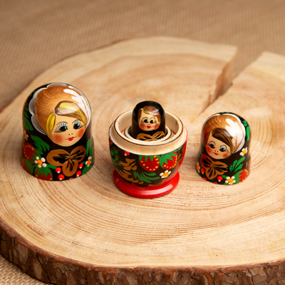 Матрёшка деревянная «Хохлома чёрный платок», 3 кукольная, 9 см