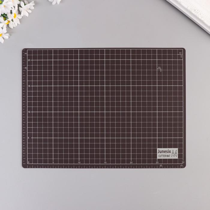 Резиновый мат двухсторонний для творчества А4, белый с чёрным, 22×30×0.3 см - Фото 1
