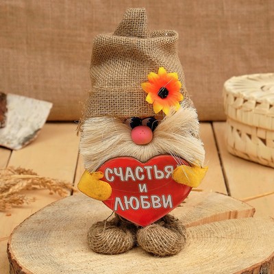 Фигурка - оберег «Домовой. Василёк в льняном колпаке, с сердцем», 23×14×9 см, МИКС