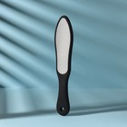 Тёрка для ног, лазерная, двусторонняя, прорезиненная ручка, 26 см, цвет чёрный - Фото 3