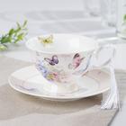 Чайная пара керамическая в подарочной упаковке «Бабочки», 2 предмета: чашка 220 мл, блюдце d=15 см, цвет белый - Фото 1