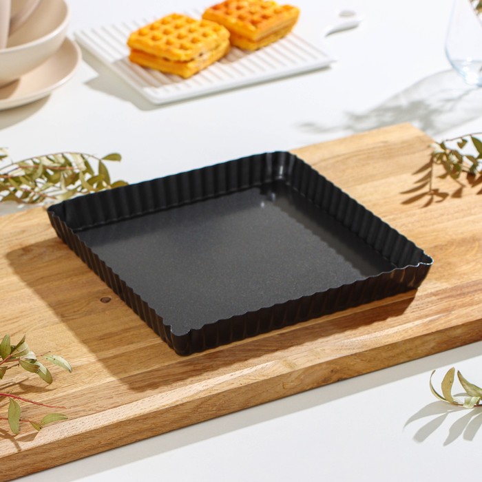 Форма для выпечки Доляна «Жаклин. Рифлёный квадрат», 21×2,5 см, съёмное дно, антипригарное покрытие, цвет чёрный