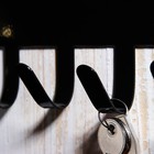 Вешалка - ключница металлическая "HOME" 25см - фото 27043885