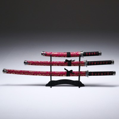 Макет оружия «Сувенирные катаны на подставке 3в1. Драконы на бордовом», подарочный набор, ножны ткань, 47 см; 70 см; 89 см