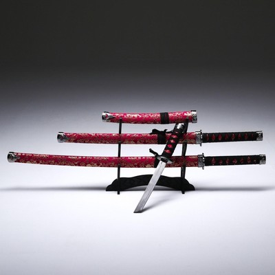 Макет оружия «Сувенирные катаны на подставке 3в1. Драконы на бордовом», подарочный набор, ножны ткань, 47 см; 70 см; 89 см