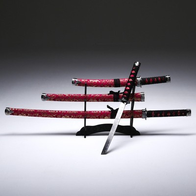 Макет оружия «Сувенирные катаны на подставке 3в1. Драконы на бордовом», подарочный набор, ножны ткань, 47 см; 70 см; 89 см